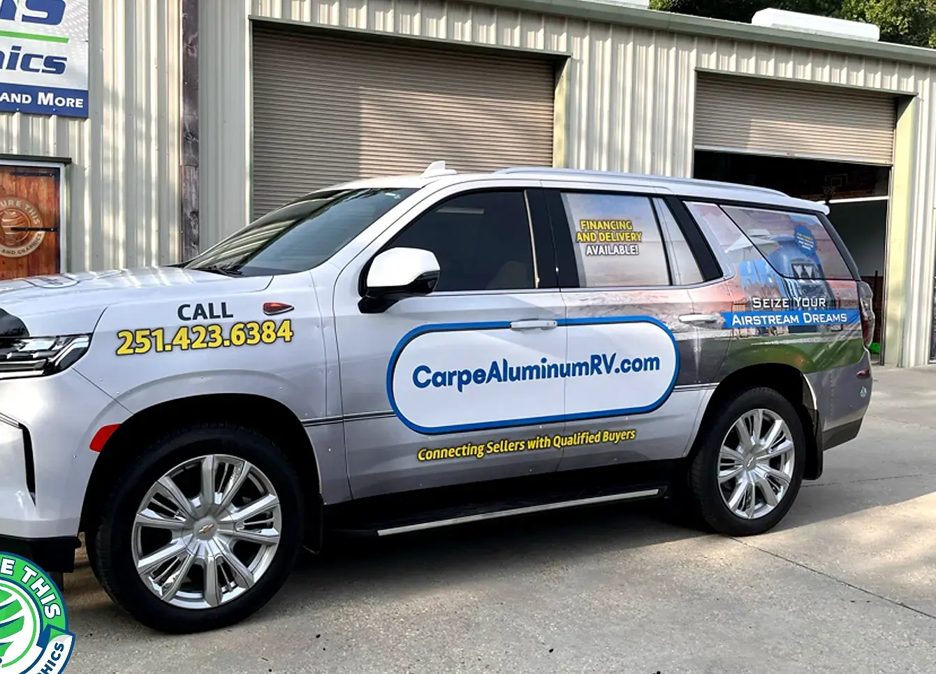 Commercial SUV graphics for a moving-related service