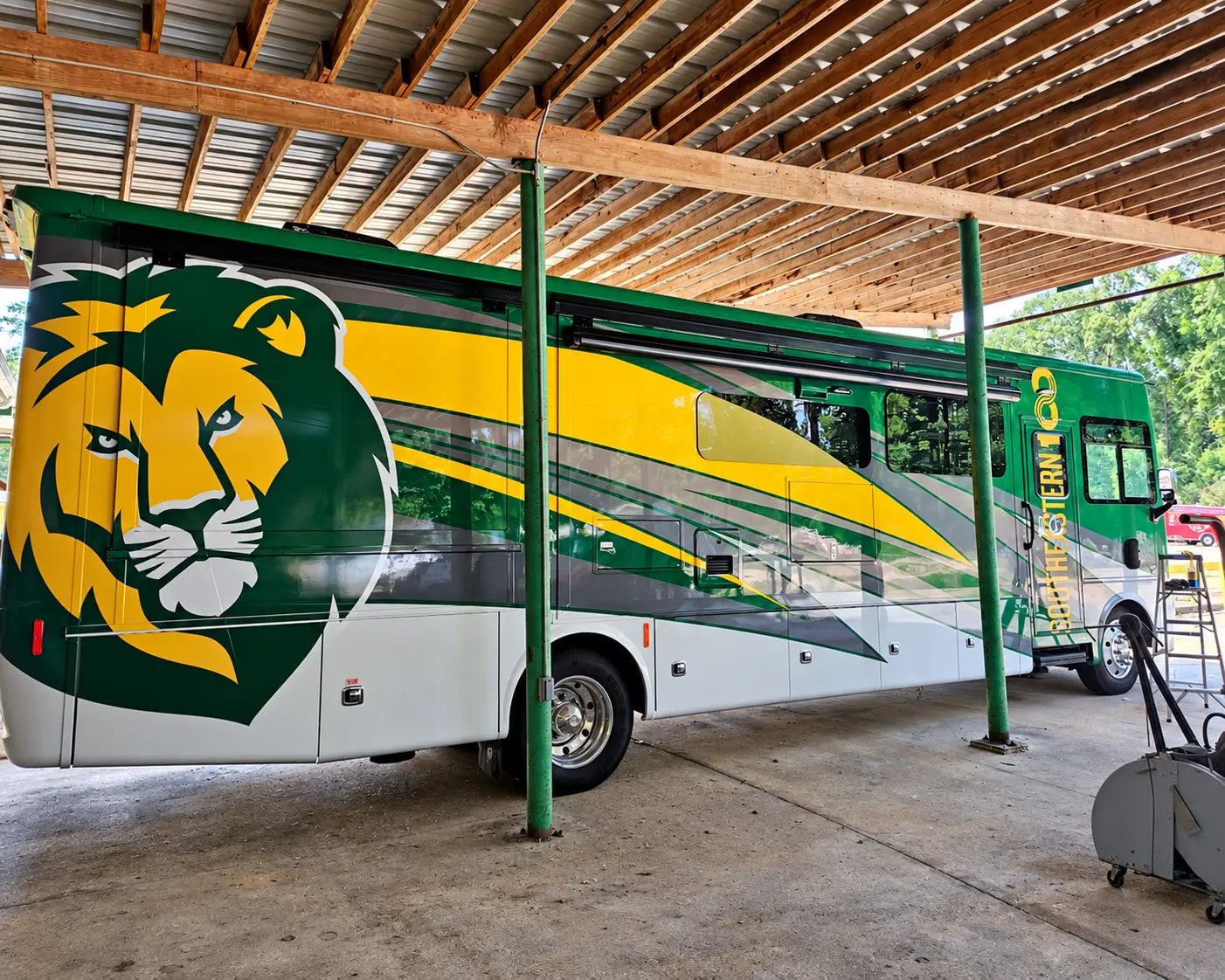 Southeastern Louisiana University RV custom graphics